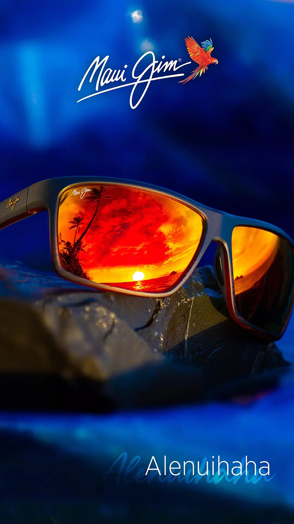 Schwarze Sonnenbrille mit orangen Spiegelgläsern von Maui Jim